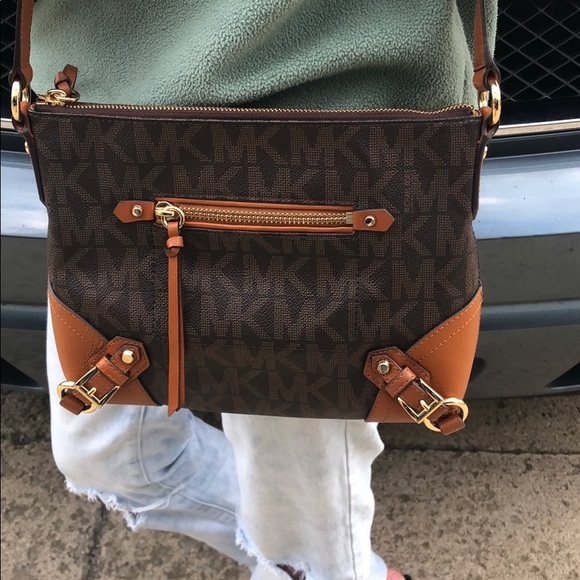 Michael Kors Handbags - Michael Kors Crossbody!